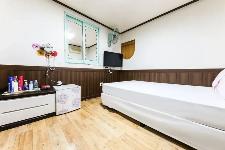 Room 3 of 11