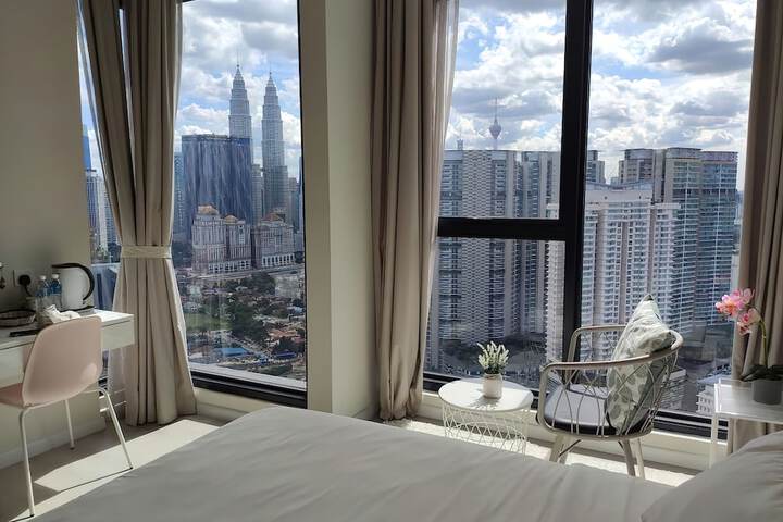 Room 8 of 109