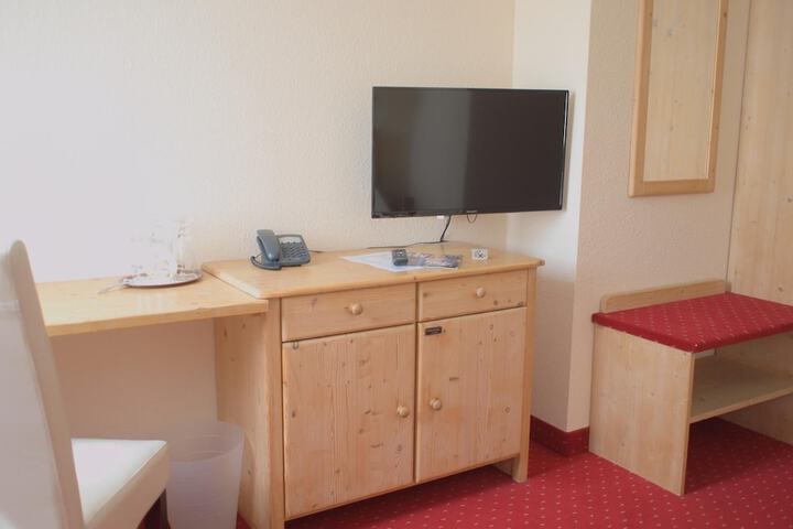 Room 4 of 22