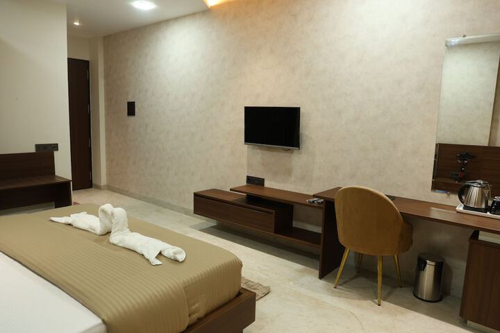Room 2 of 34