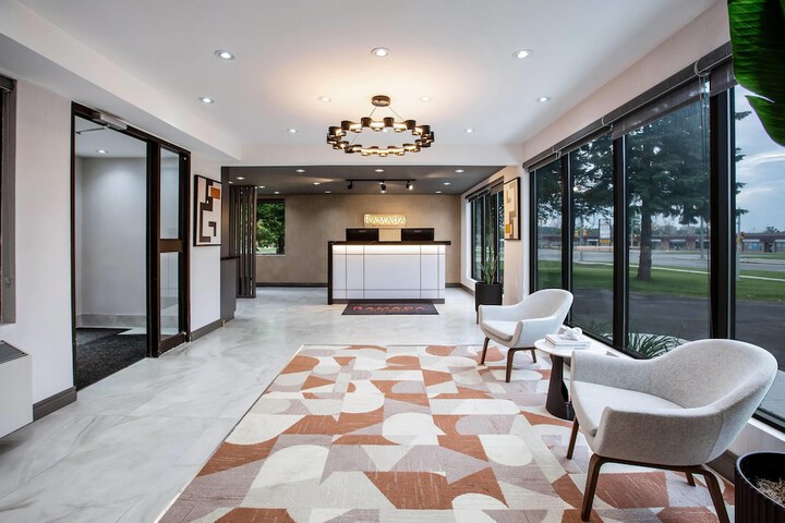Entrance & Lobby