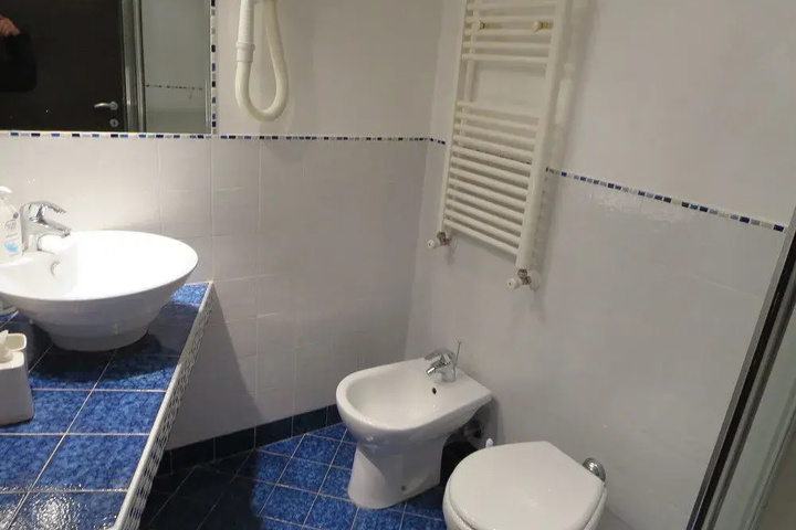 Room 8 of 14