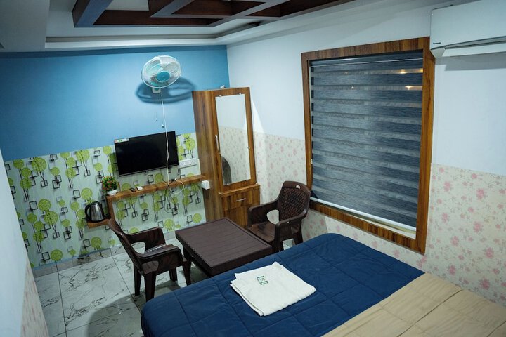 Room 3 of 60
