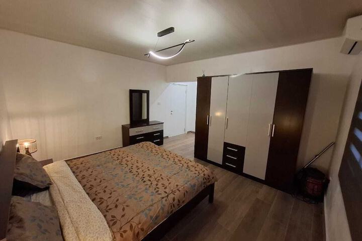 Room 9 of 29