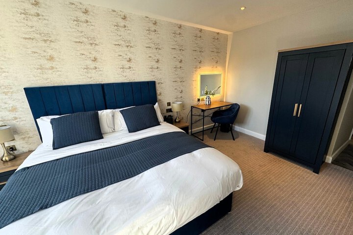 Room 9 of 37