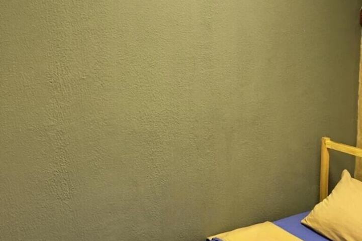 Room 4 of 6