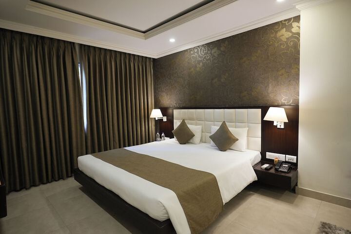 Room 11 of 25