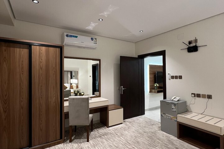 Room 8 of 32
