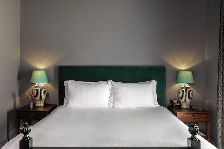 Room 28 of 77