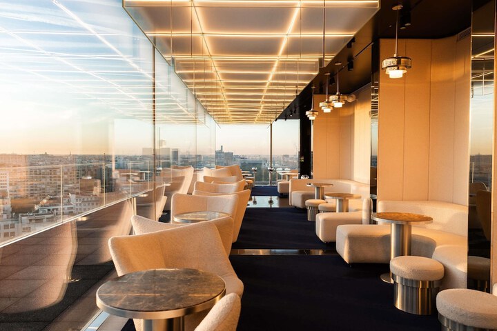 Lounge 130 of 168