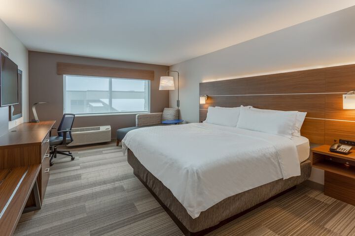 Standard | King Bed (1 of 19)