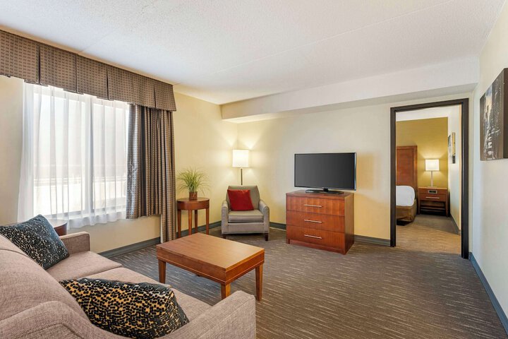1 King Bed Microwave and Refrigerator Full Breakfast (11 of 29)