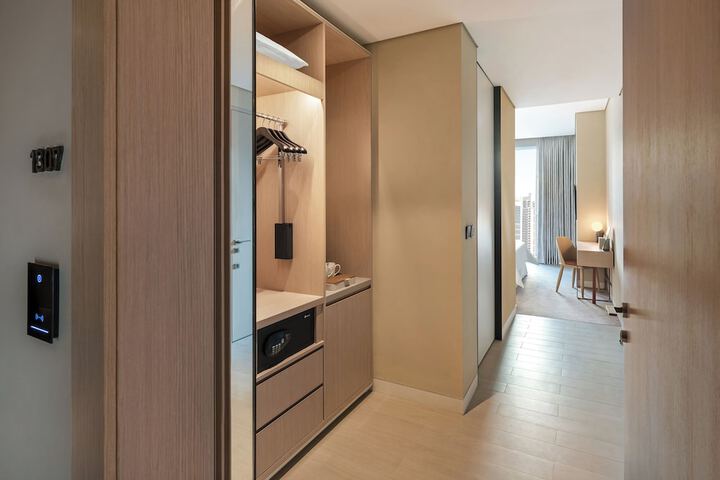 Room 13 of 40