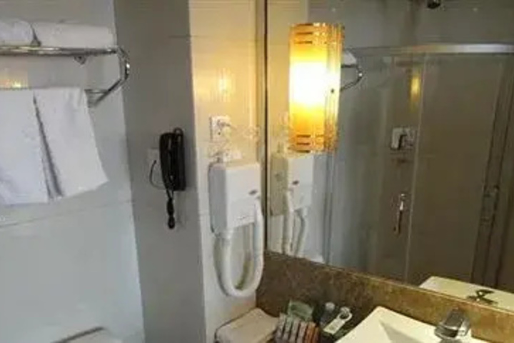 Room 10 of 20