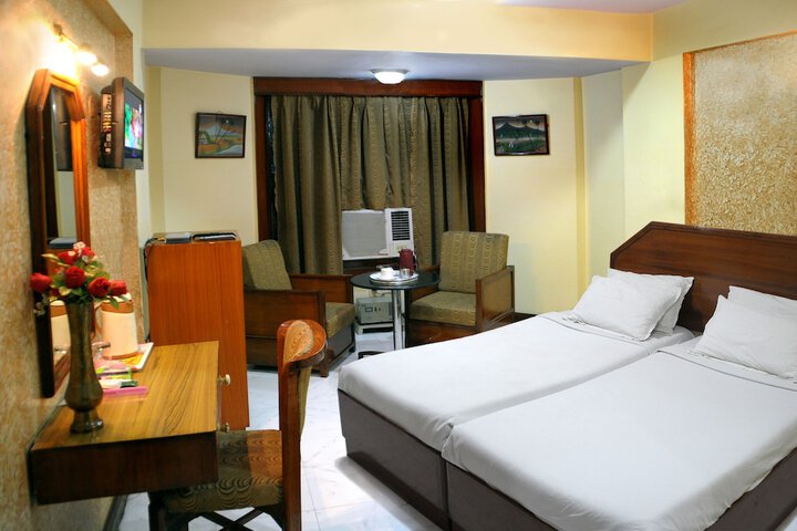 Room 3 of 37