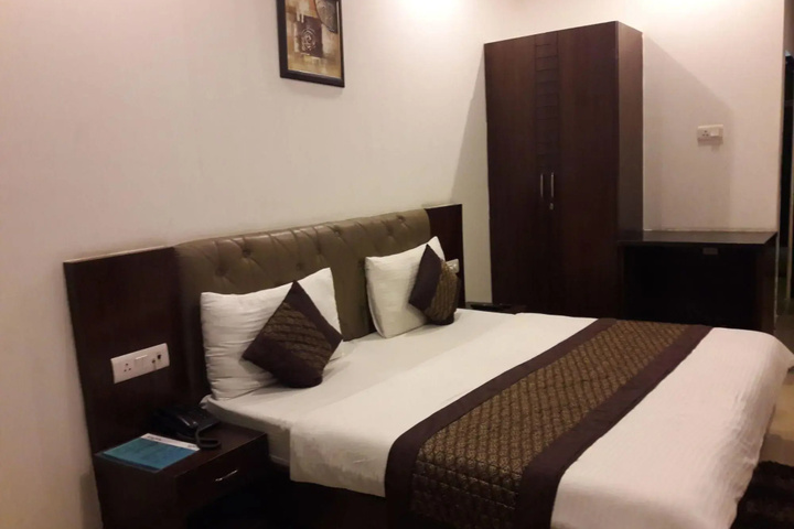 Room 3 of 13