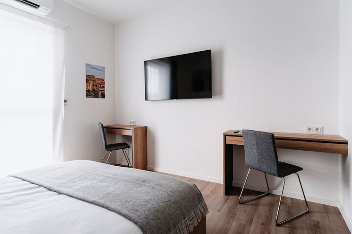 Room 32 of 86
