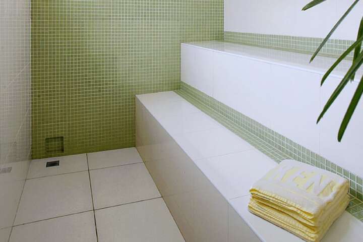 Room 42 of 77
