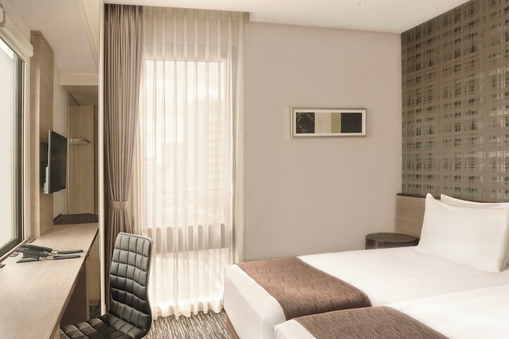 Room 5 of 73