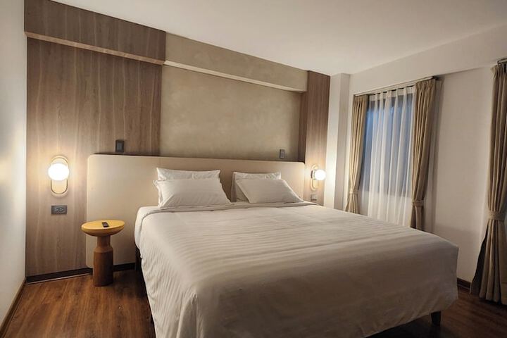 Room 5 of 18