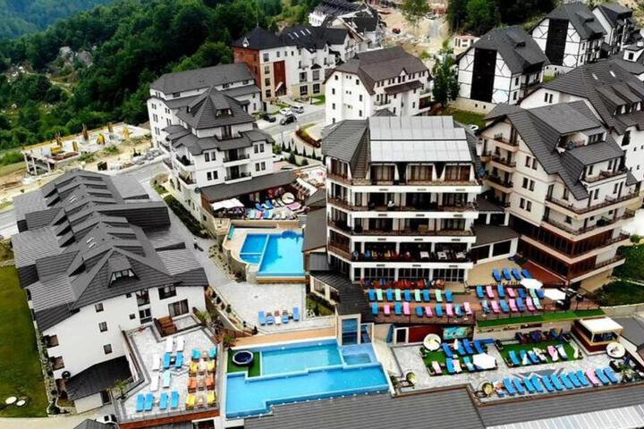 Milmari - Breakfast and pool