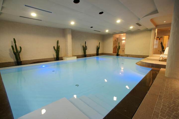 Pool Hotel