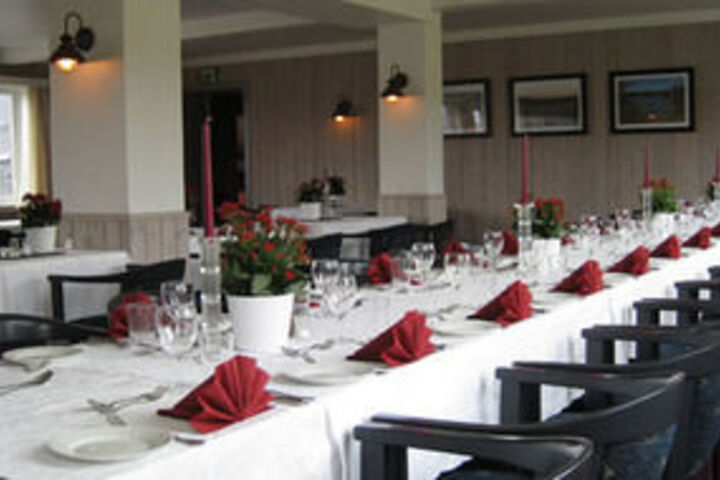 Dining 18 of 19