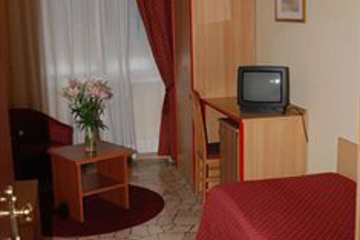 Room 5 of 5