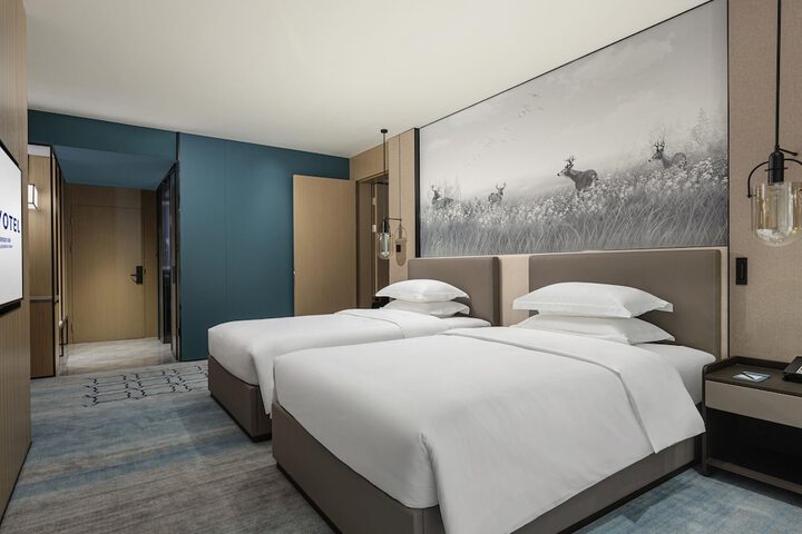 Room 9 of 35