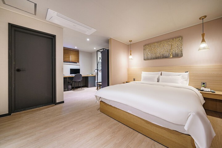 Room 11 of 41