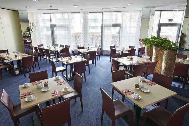 Dining 15 of 17