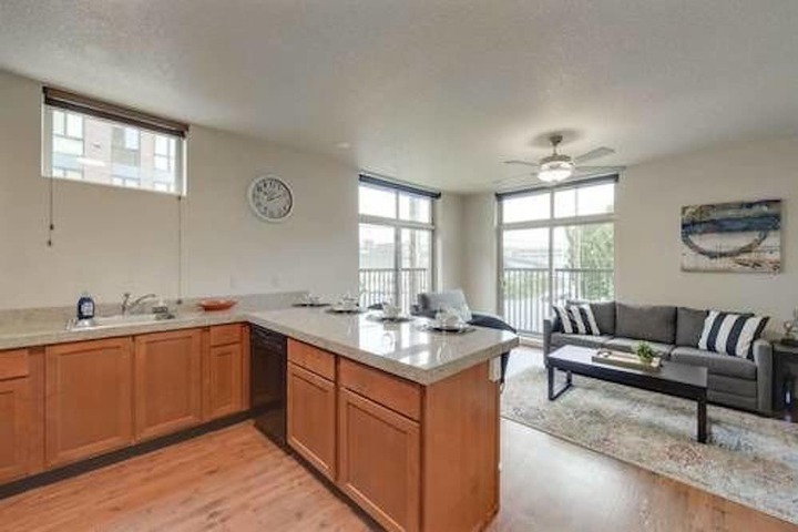 Large &  Airy 2 Br 1ba in Portland, OR