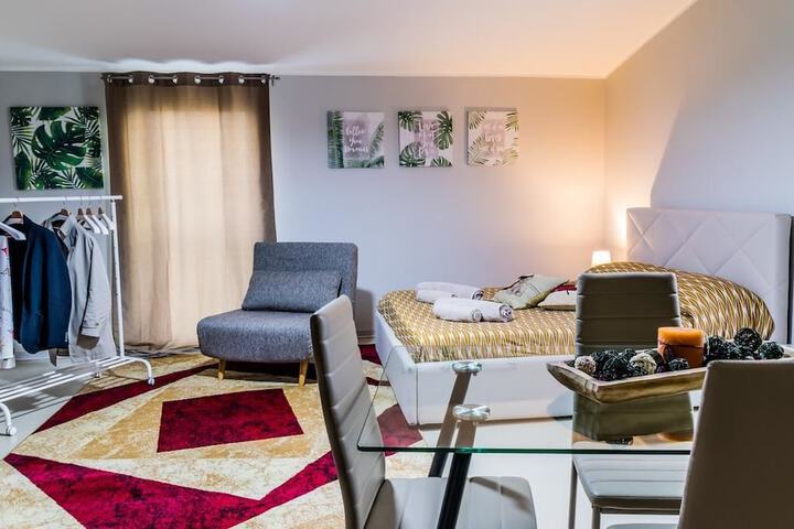 Room 14 of 27