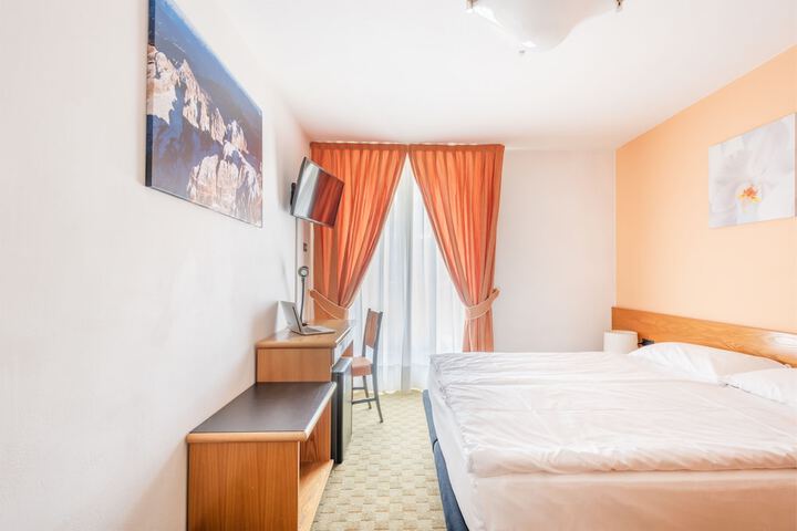 Room 35 of 100