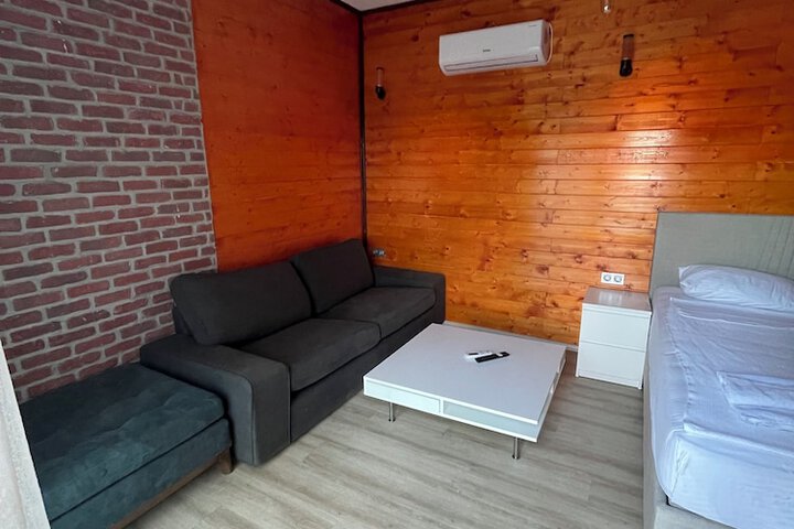 Room 15 of 34