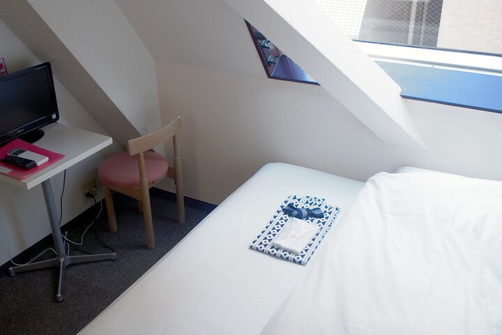 Room 12 of 94