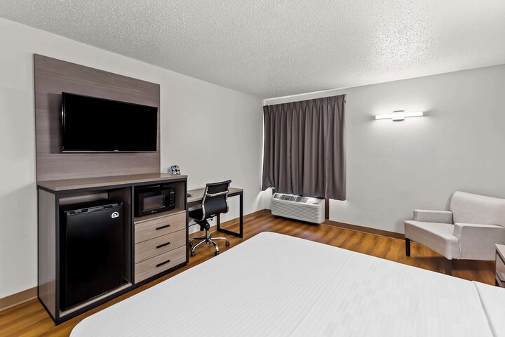 1 King Bed (9 of 9)