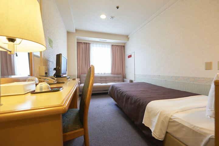 Room 13 of 32