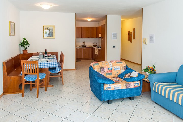 Room 10 of 24
