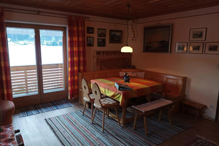 Room 5 of 18