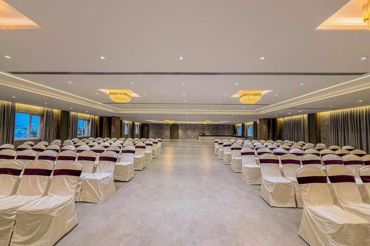 Ballroom/Hall 49 of 59