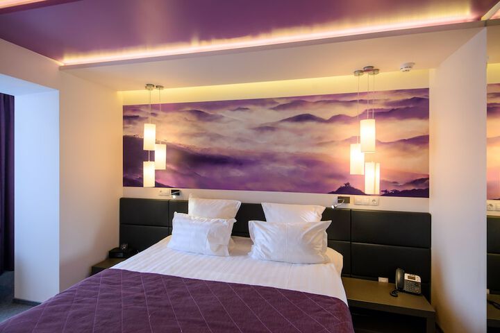 Room 27 of 37