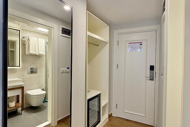 Room 47 of 126