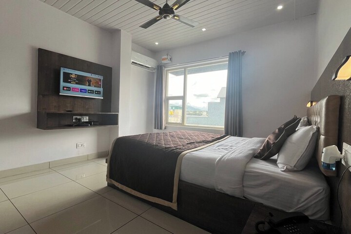 Room 8 of 25