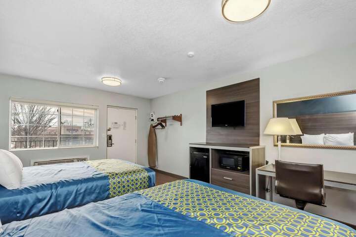 1 Queen Bed (9 of 31)