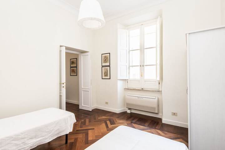 Room 7 of 49