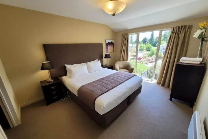 Room 4 of 65