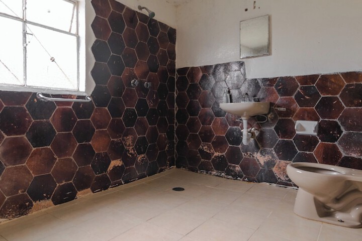 Room 151 of 210