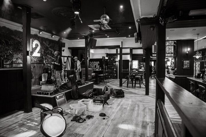 Lounge 29 of 32