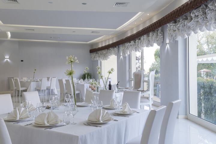 Ballroom/Hall 66 of 90